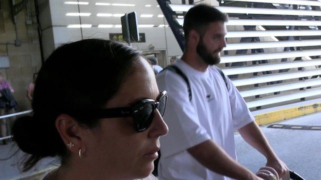 Anabel Pantoja y David Rodríguez, a su llegada a Sevilla