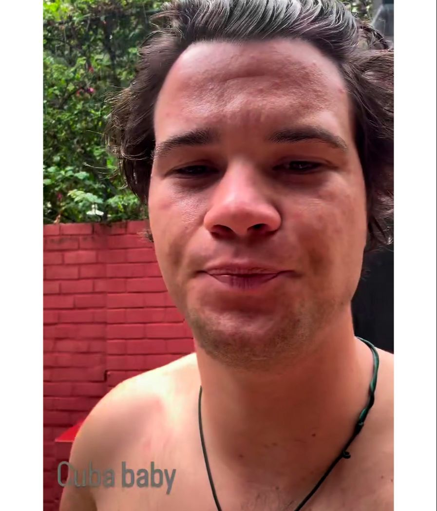 Bosco Martínez-Bordiú, atónito por el caos que la lluvia ha desatado en las calles de Cuba