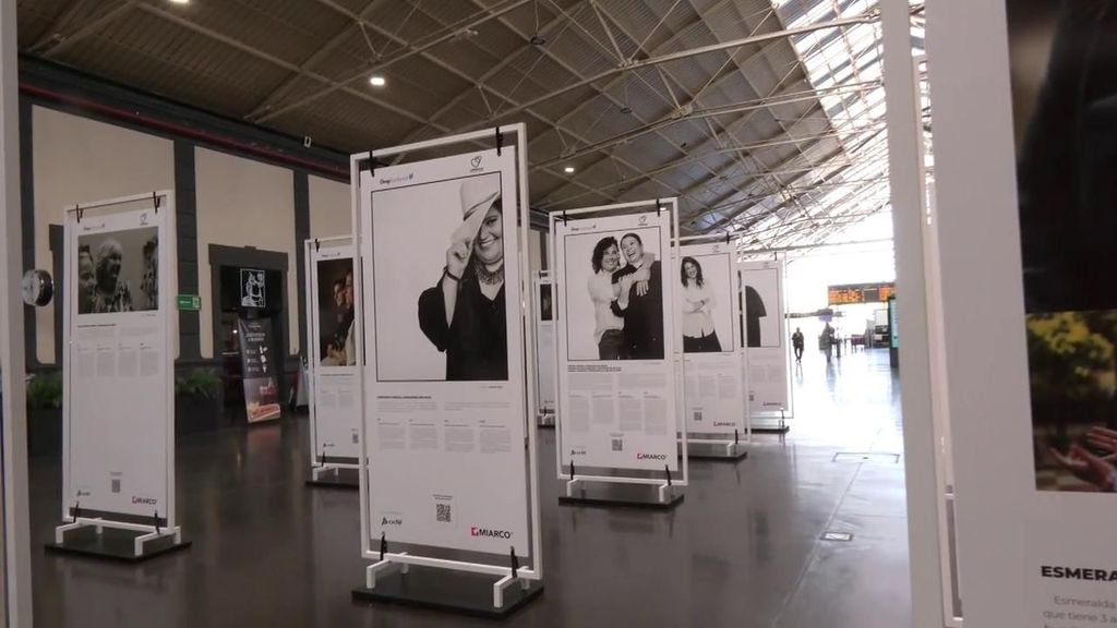 'Cuidadoras, el corazón invisible', un retrato fotográfico de la dedicación de 85.000 personas en España