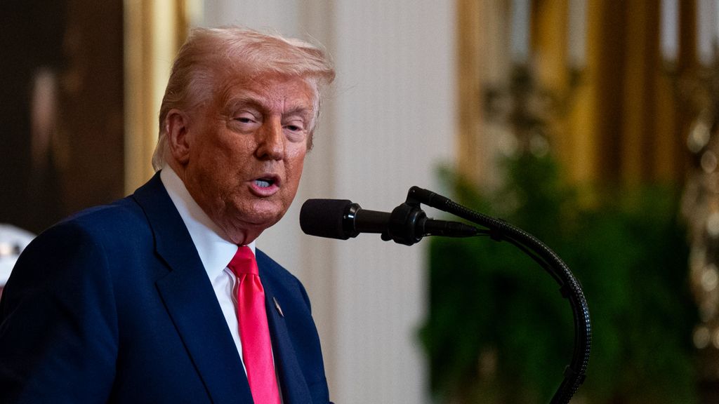 Donald Trump da 90 días de pausa en los aranceles, salvo a China, que se los eleva hasta el 125%