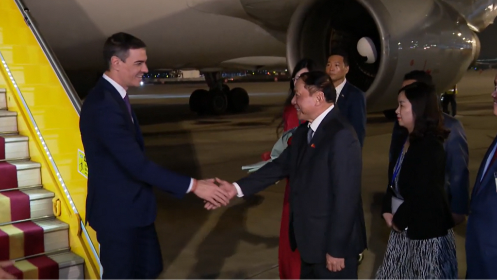 El secretario del Tesoro de Estados Unidos afirma que si España se acerca a China "sería como cortarse el cuello"