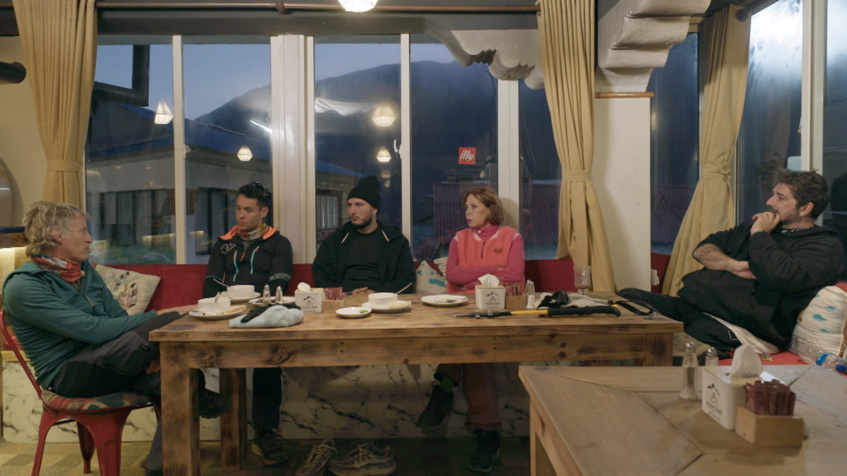 Jesús Calleja cuenta la historia de Simba a los invitados de 'Universo Calleja'