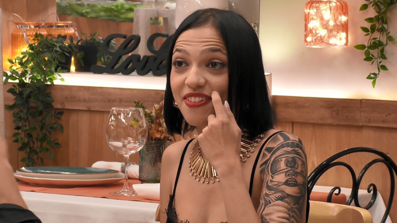 Kimberly alucina al saber que su cita es stripper en 'First Dates'