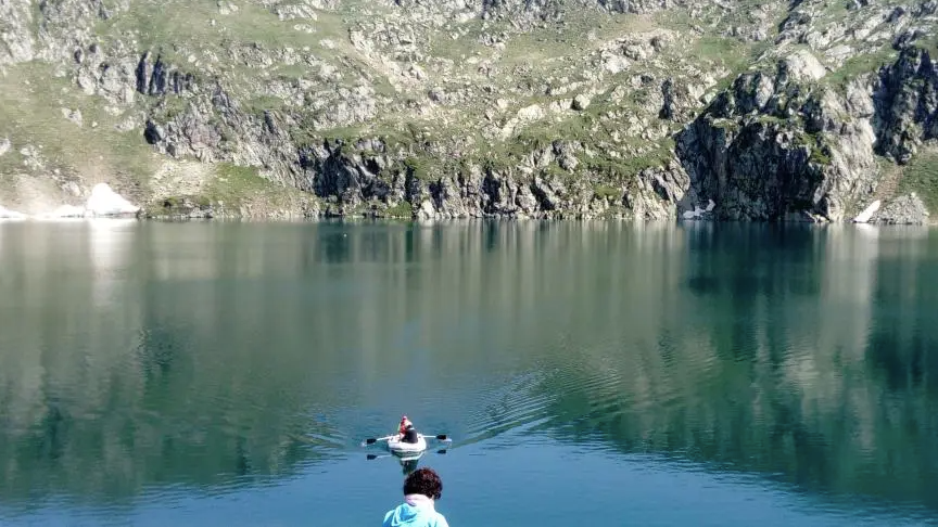 Lago pirenaico Redon, ubicado en Cataluña
