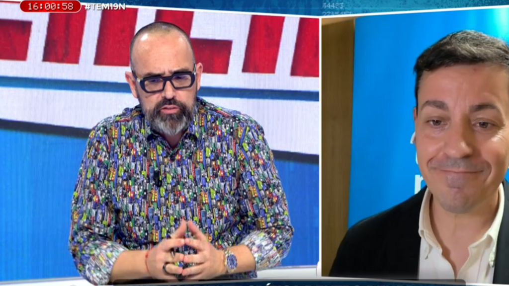 Otra de las coloridas camisas de Risto Mejide.