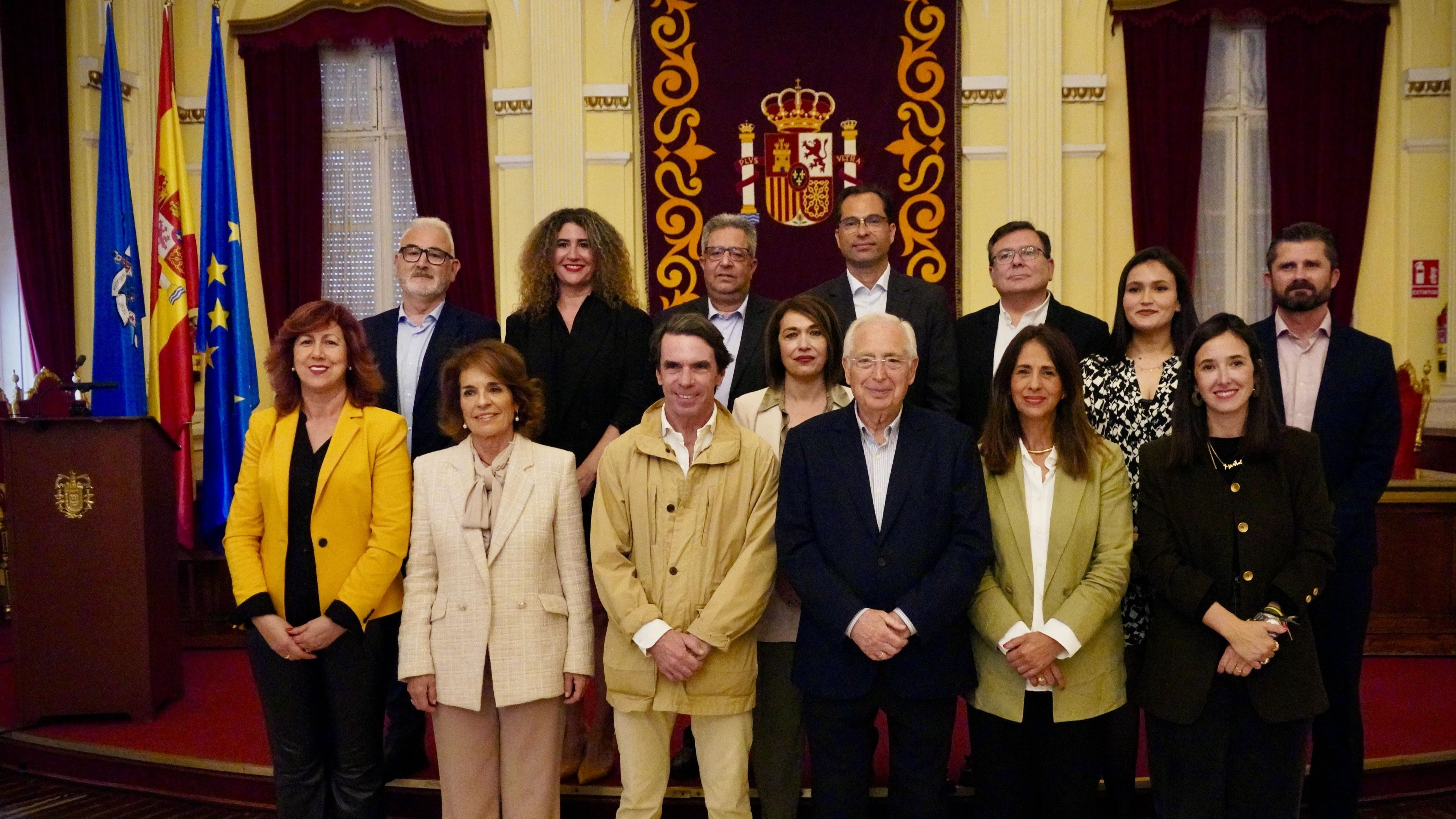 Aznar tacha la gira de Pedro Sánchez a China como "un error grave" porque puede "echar más leña" a la guerra arancelaria