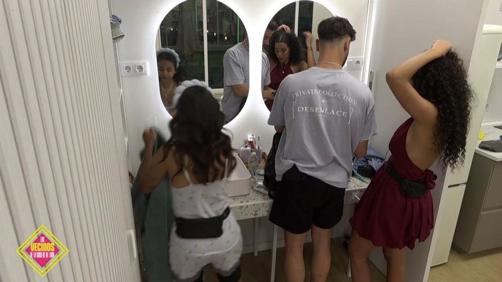 Bayan explica por qué abrazó a Sthefany: "Sabía que lo necesitaba". Los vecinos de la casa de al lado Temporada 2 Top Vídeos 1307