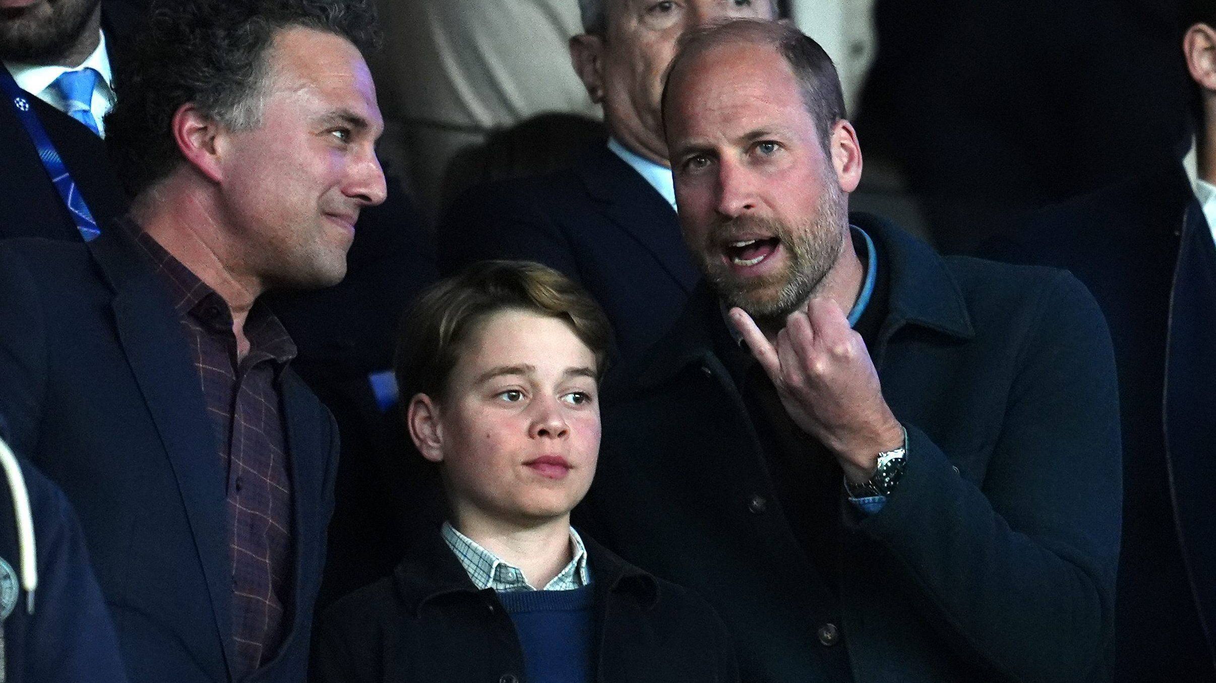 El príncipe Guillermo y su hijo George el 9 de abril.