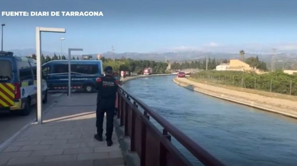 Investigan por qué el coche en el que viajaba la madre con sus hijos cayó al río Ebro: la niña de tres años murió al quedar atrapada