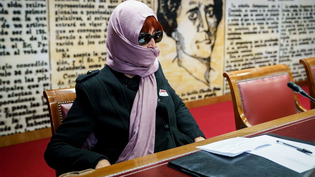 La expareja de Koldo García rehúsa declarar en el Senado y lo hace con la cara tapada con gafas y un pañuelo