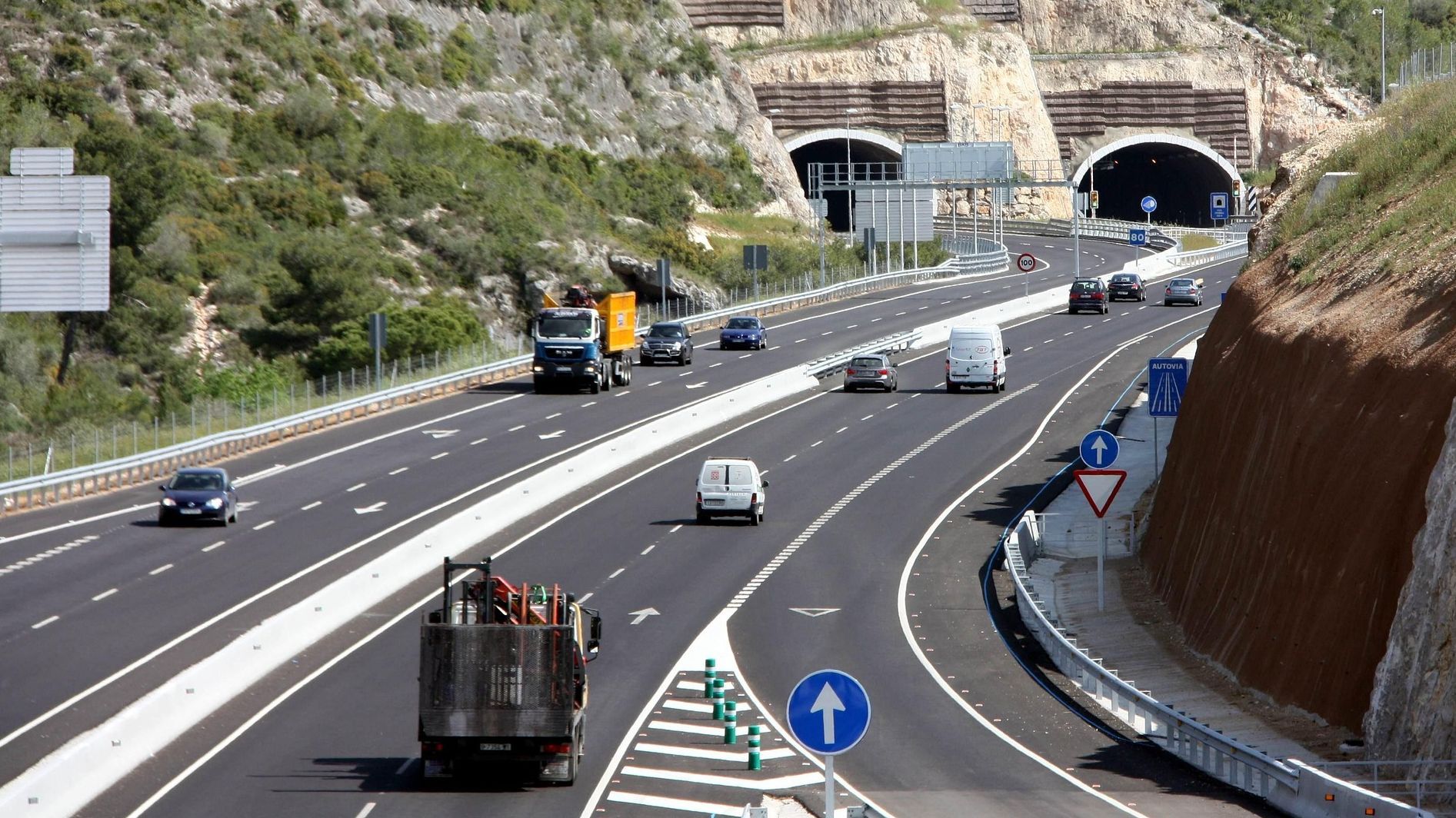 La presencia de incorporaciones o salidas, de túneles o de tráfico pesado contribuyen a aumentar el índice de peligrosidad de un tramo