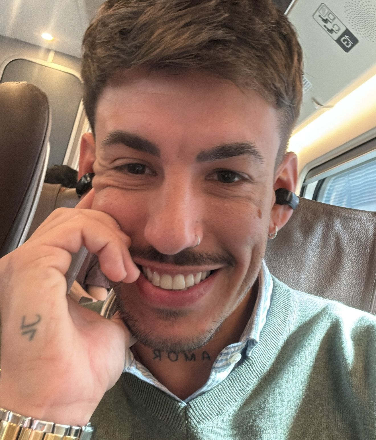 Luitingo con el regalo de Jessica Bueno