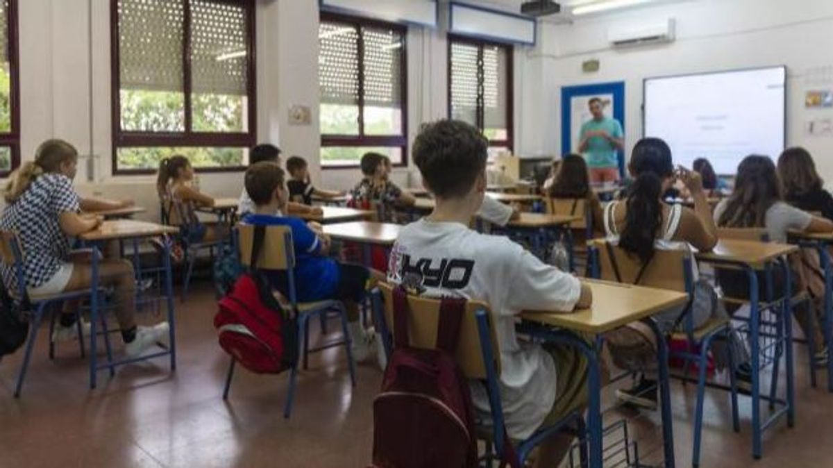 ¿Qué es la obligación legal de alimentos entre parientes y con quién debe cumplirse?