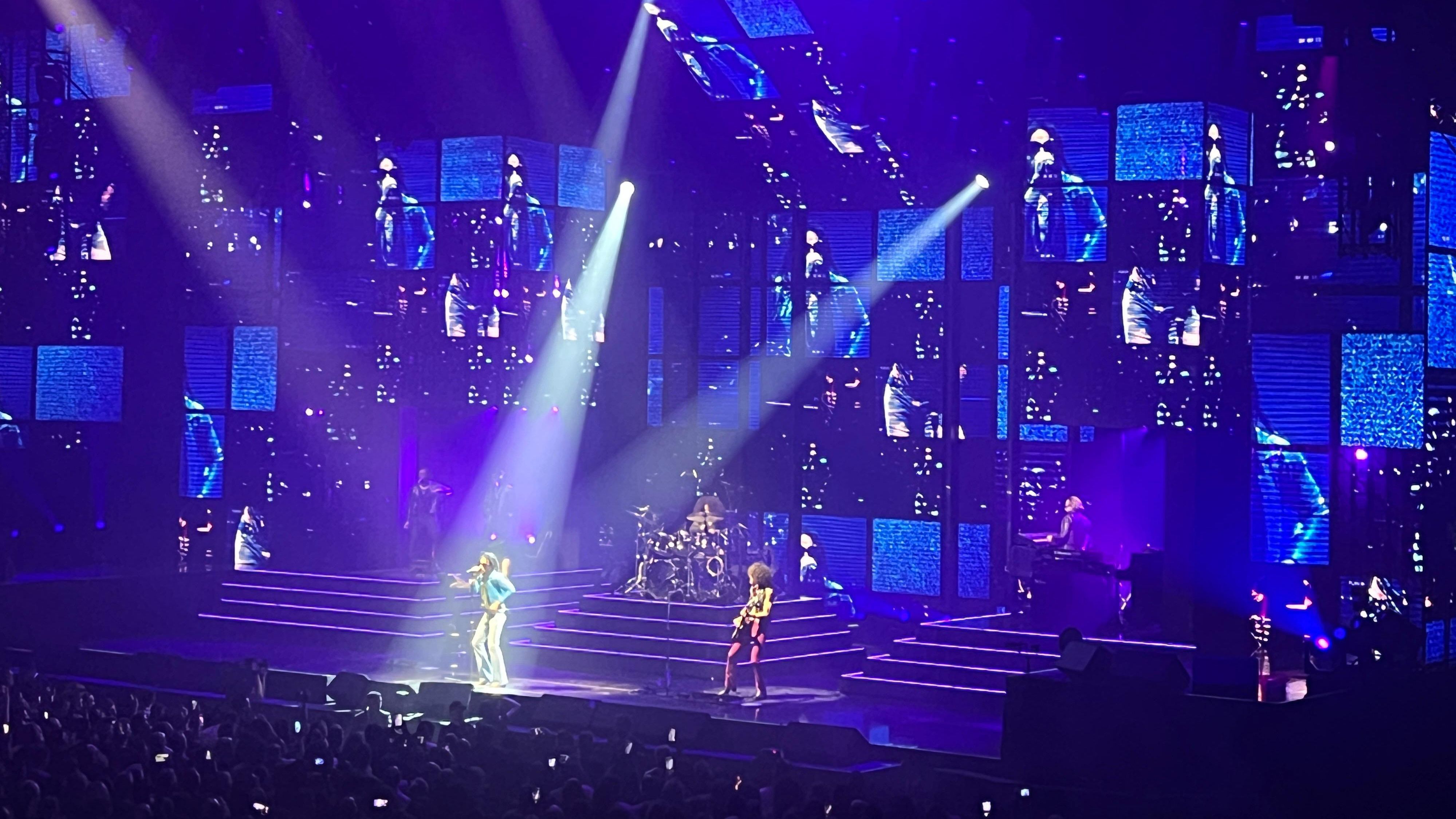 El Coliseum se tiñe de azul