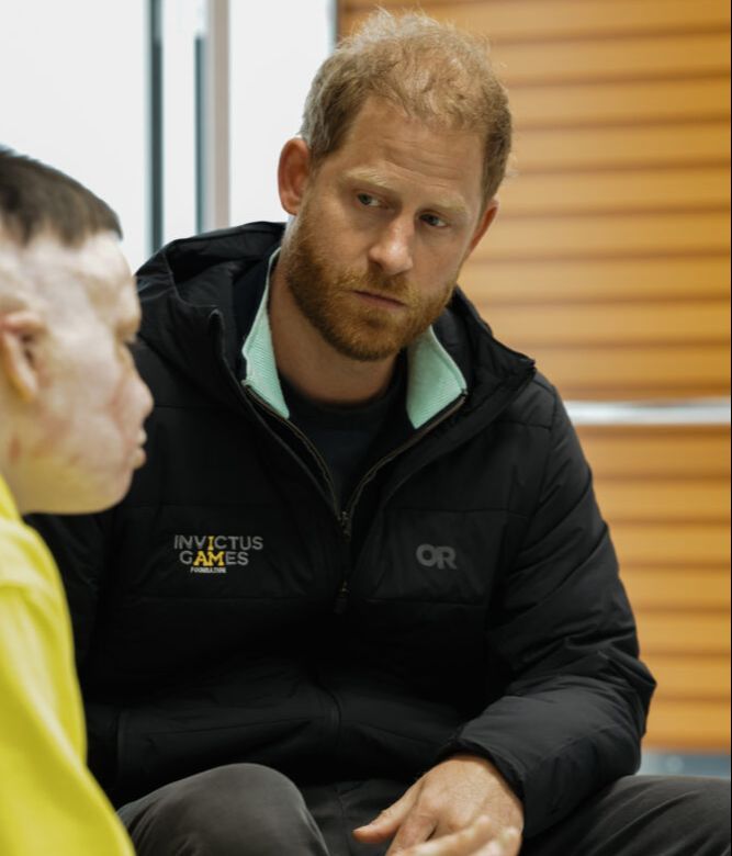 El príncipe Harry con los heridos de guerra.