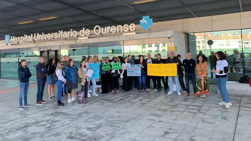 Movilización a las puertas del Hospital Universitaria de Ourense