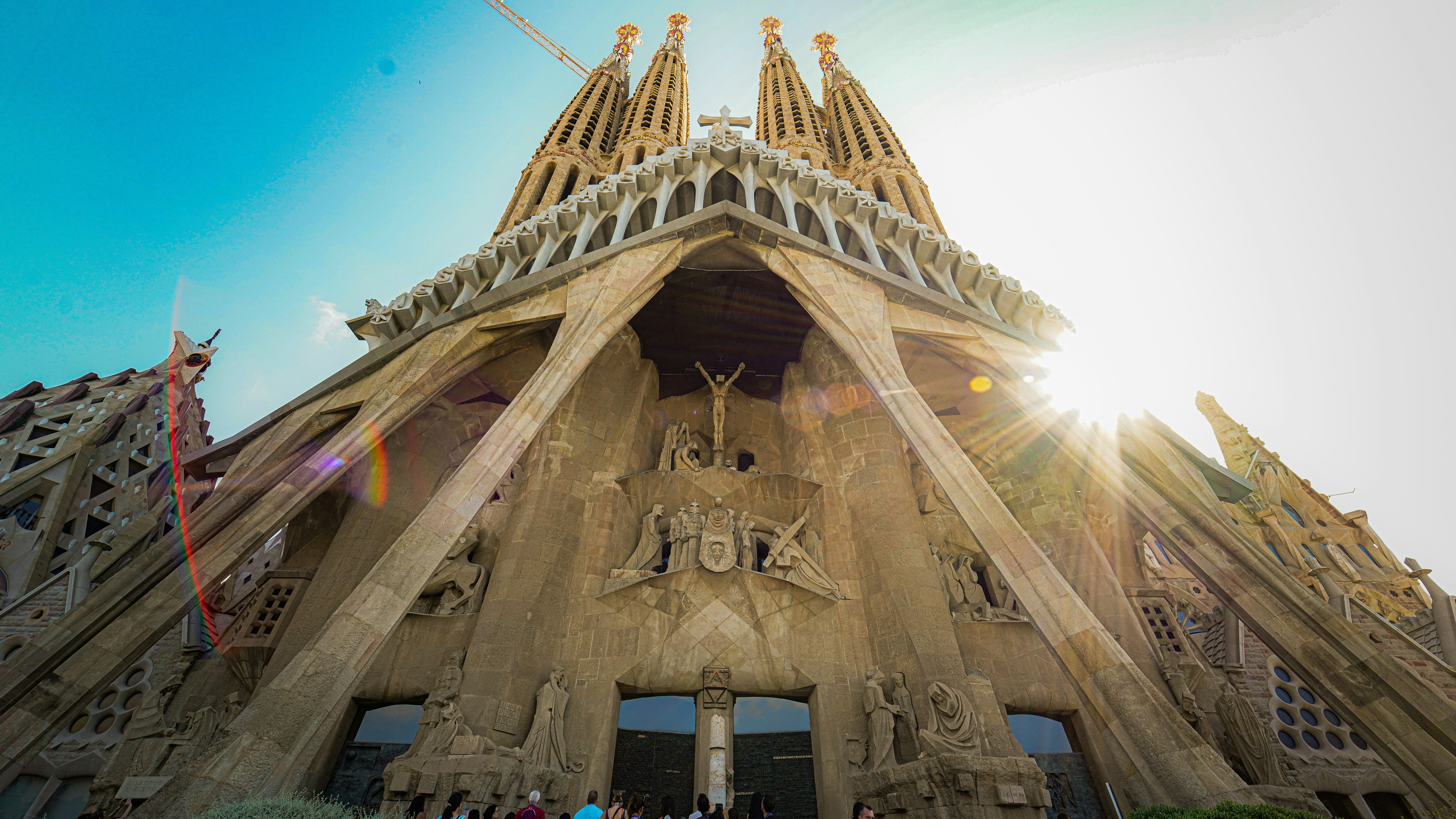 sagrada familia barcelona unsplash