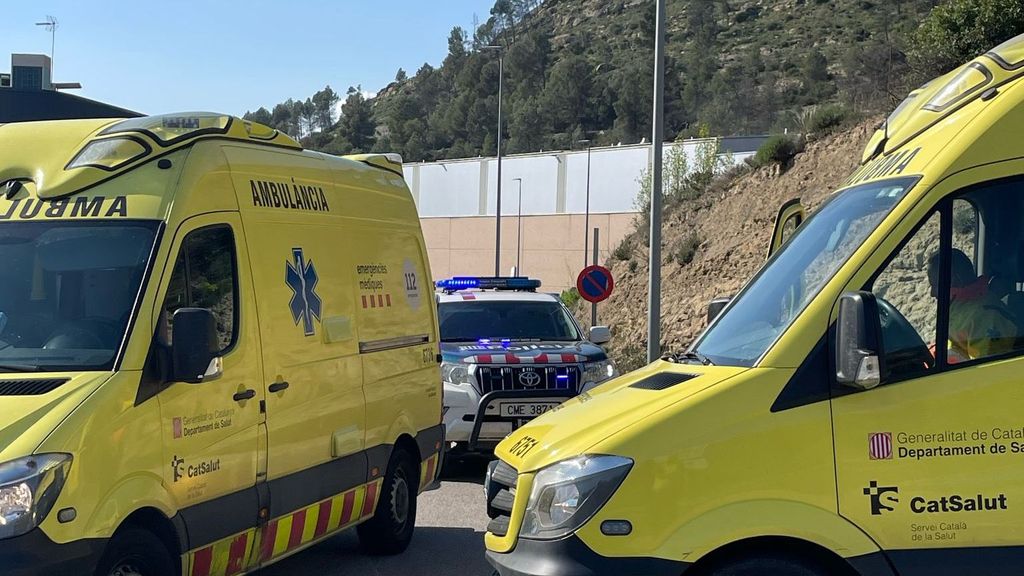 Ambulancias y coche de los Mossos