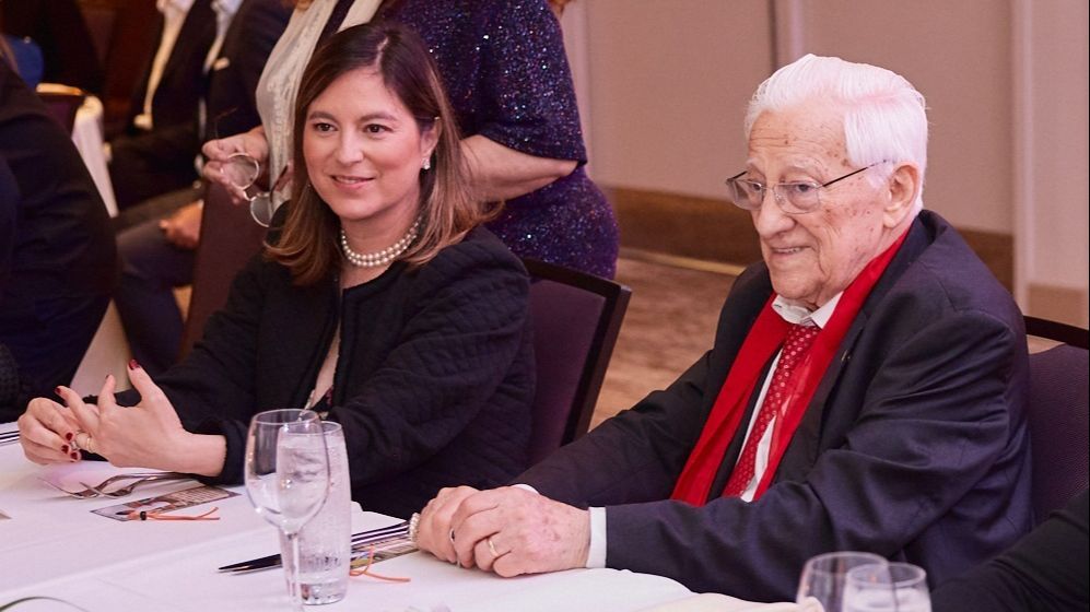 Chábeli Iglesias apoya por tercer año consecutivo la labor del Padre Ángel en Miami