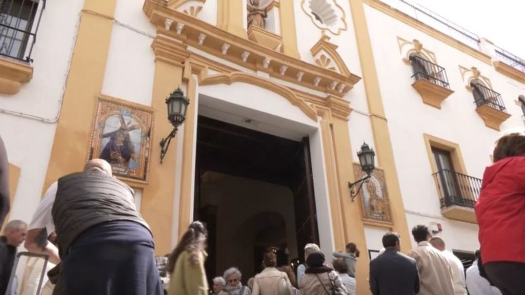 Incertidumbre en la Semana Santa de Sevilla por la lluvia: los pasos, a la espera de salir a la calle