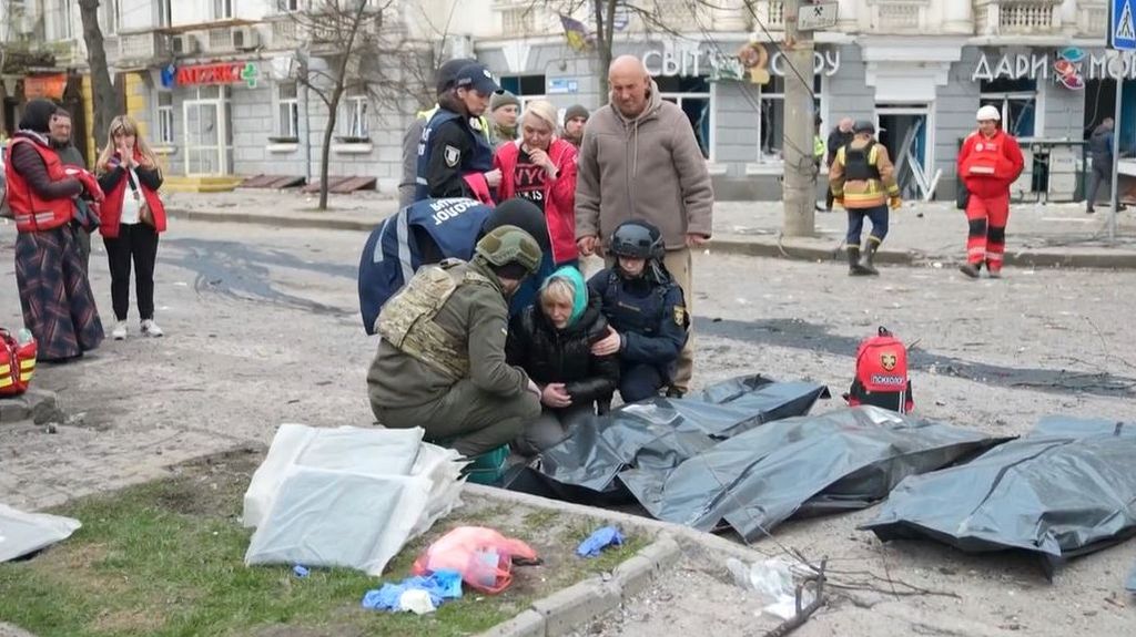Al menos 34 muertos y más de 100 heridos por un ataque ruso en Sumi, Ucrania