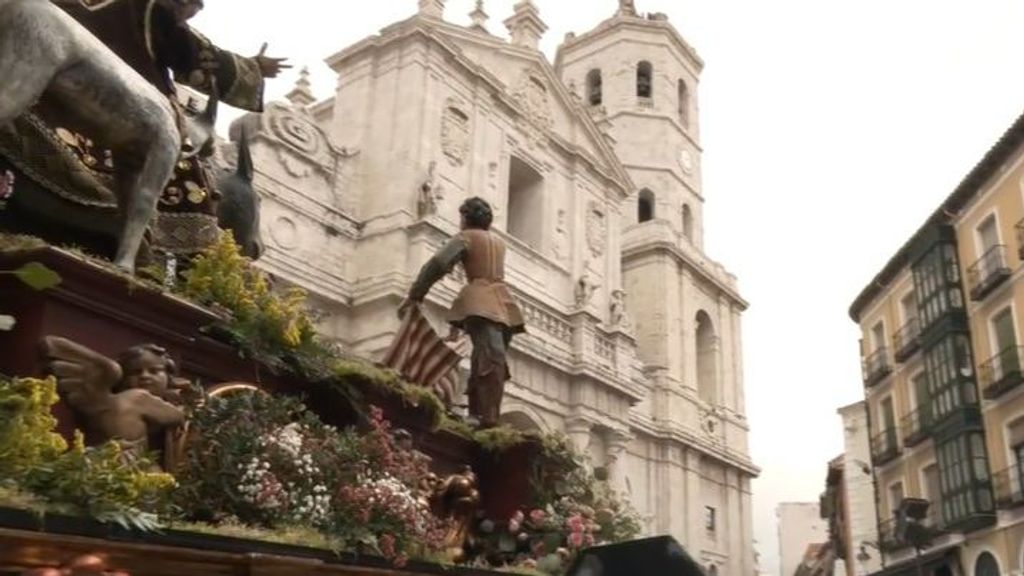 La lluvia, amenaza a los pasos que pasean por calles de España en el Domingo de Ramos