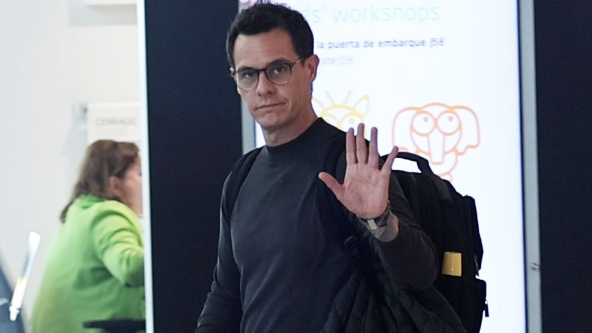 christian galvez, en el aeropuerto