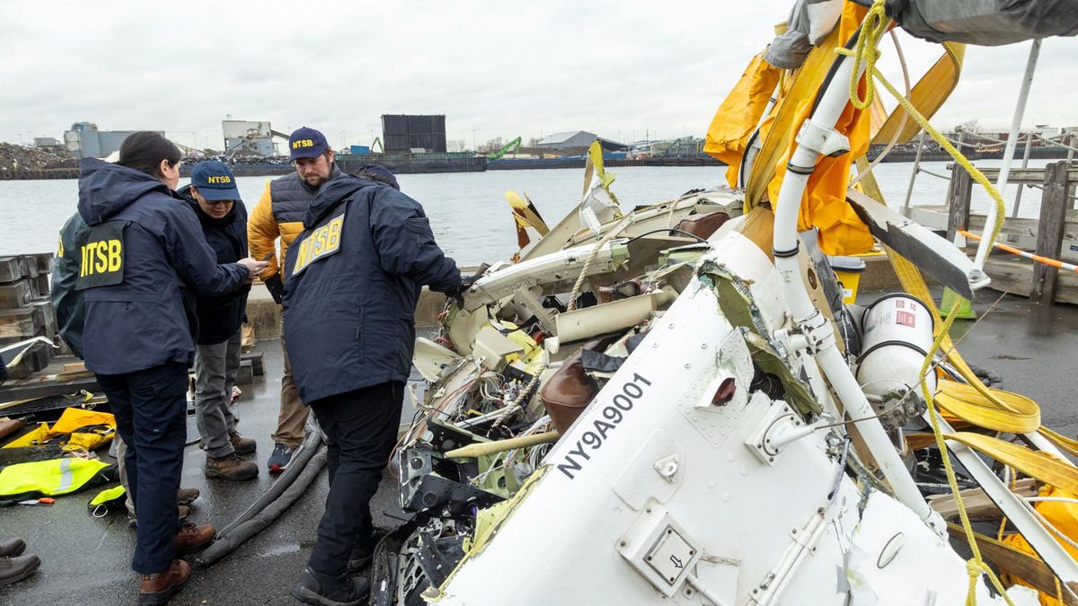 Continúa investigación de accidente helicóptero Nueva York con buzos peinando río Hudson