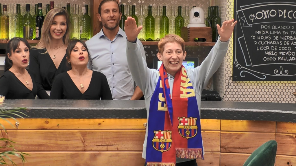 ¡Impresionante! Una soltera de ‘First Dates’ recibe a su cita cantando el himno del Barça