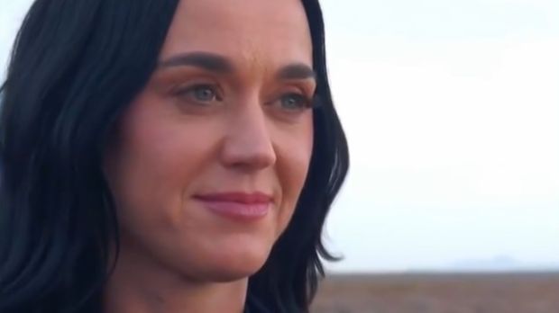 Katy Perry tras aterrizar.