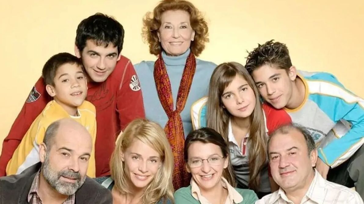 Parte del elenco de Los Serrano, icónica serie de Telecinco