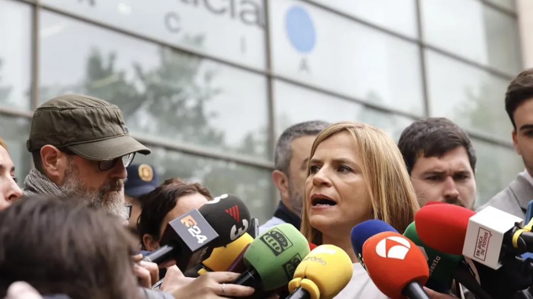 Pilar Bernabé a su llegada a la Ciudad de la Justicia este lunes para desgranar su actuación durante la DANA.
