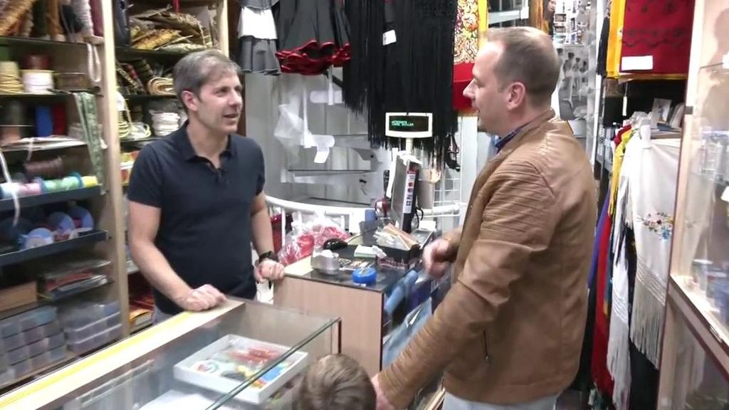 Una familia de Valladolid cuenta el gasto que les supone ser cofrades en Semana Santa.