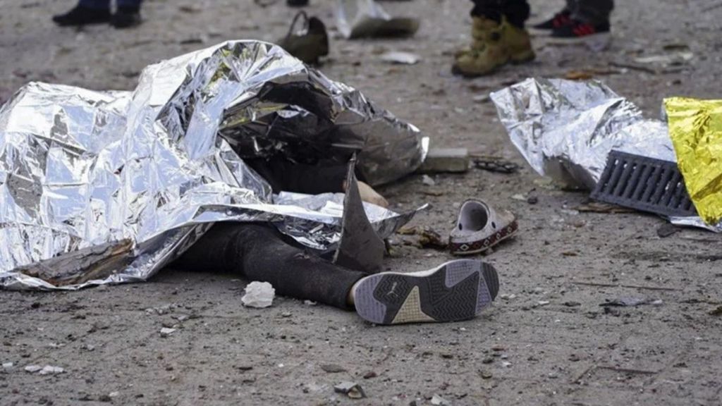 La paz entre el Kremlin y Kiev se aleja tras la matanza de civiles en la ciudad ucraniana de Sumi