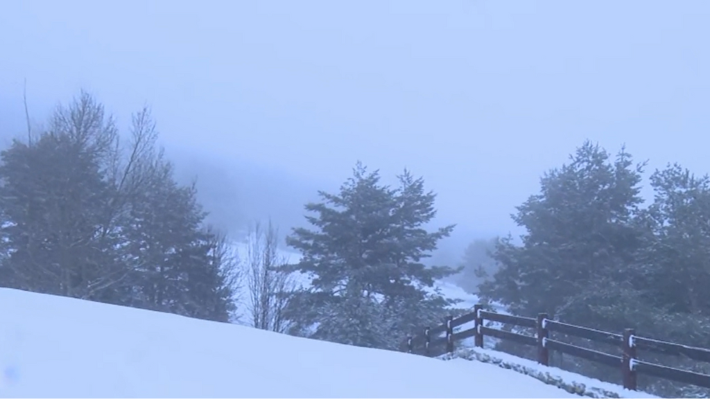 La nieve deja una estampa invernal en pleno abril: las temperaturas se desploman en plena Semana Santa