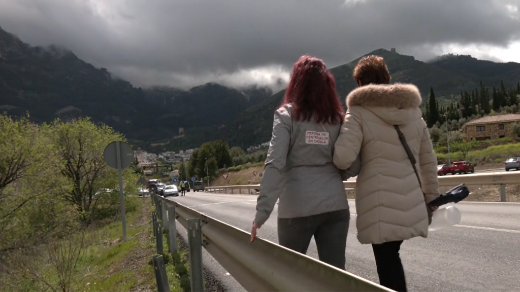 La peligrosa caminata de los vecinos Cazorla tras el cierre del centro de salud: "Tardé dos horas en venir”