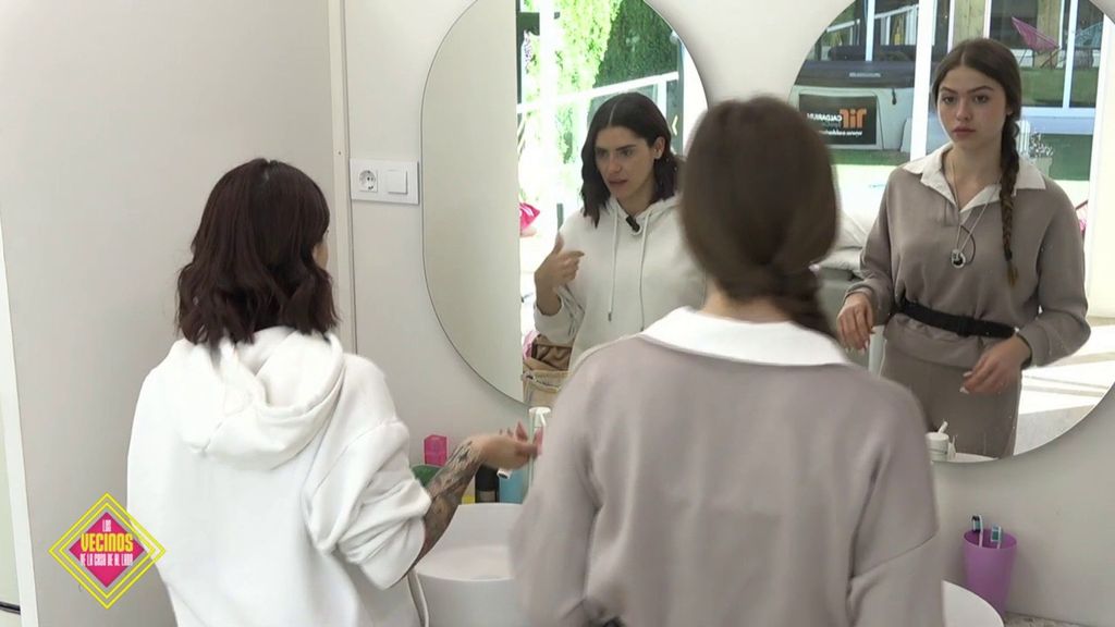 Claudia le confiesa a Andrea que todavía siente atracción por Gerard: “Me atrajo y me atrae” Los vecinos de la casa de al lado Temporada 2 Top Vídeos 1346