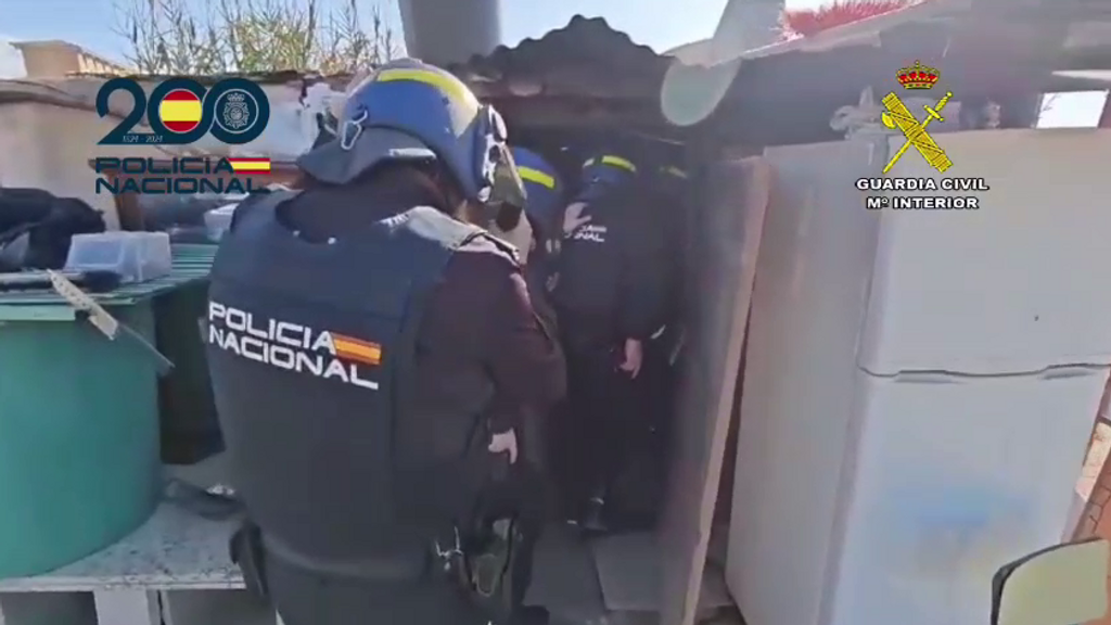 Desmantelada en Granada una organización criminal dedicada al tráfico de armas de guerra que contaba con una galería de tiro subterránea