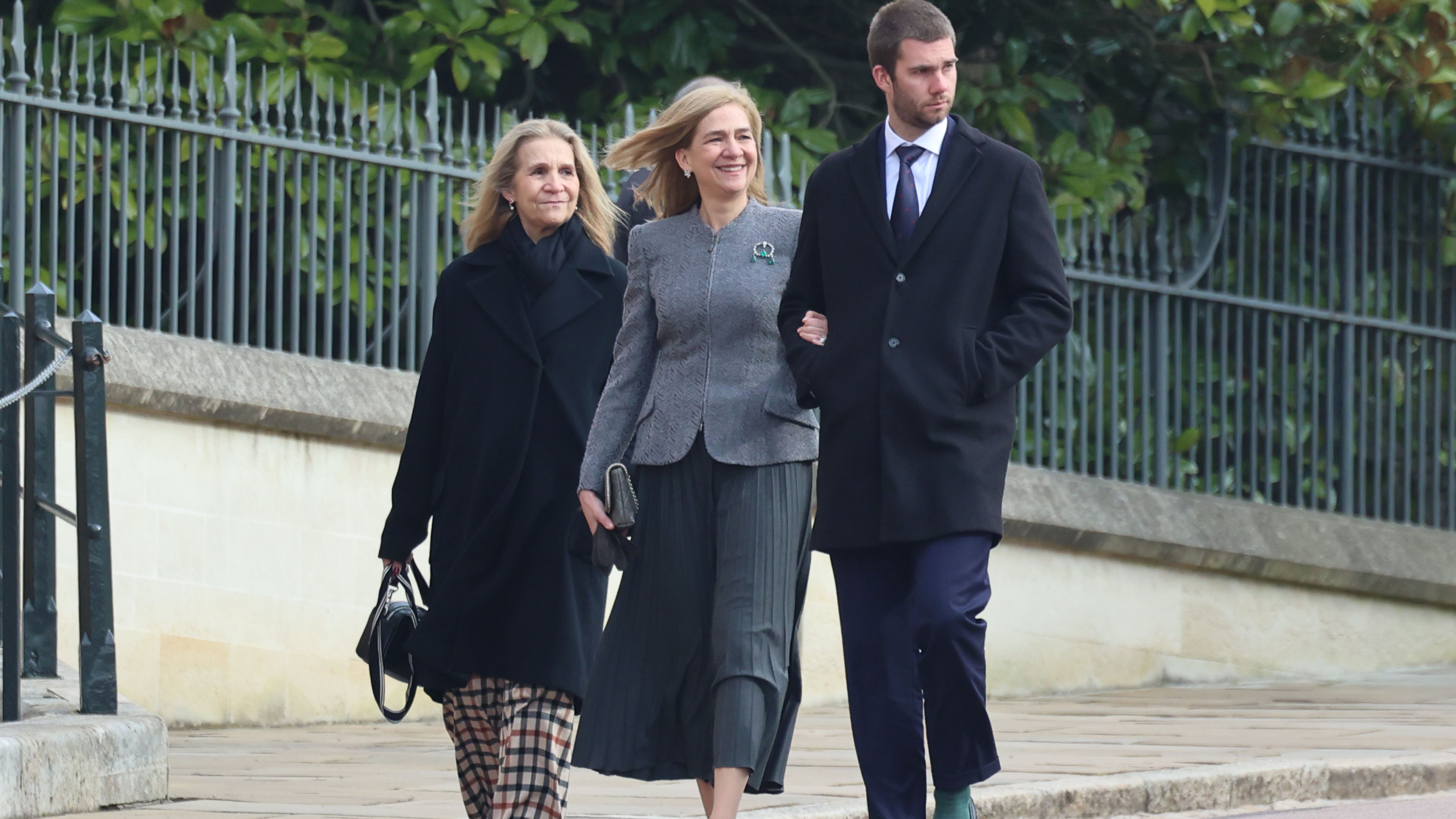 La infanta Elena, junto a su hermana, la infanta Cristina y su hijo, Juan Valentin Urdangarin