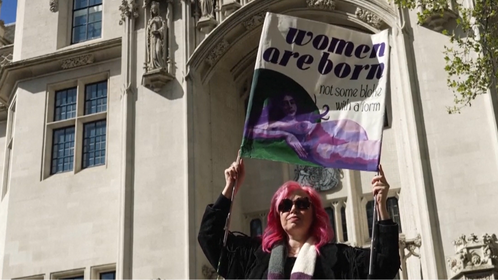 Retroceso para las personas trans en Reino Unido: solo se reconocerá como mujeres a personas con sexo femenino