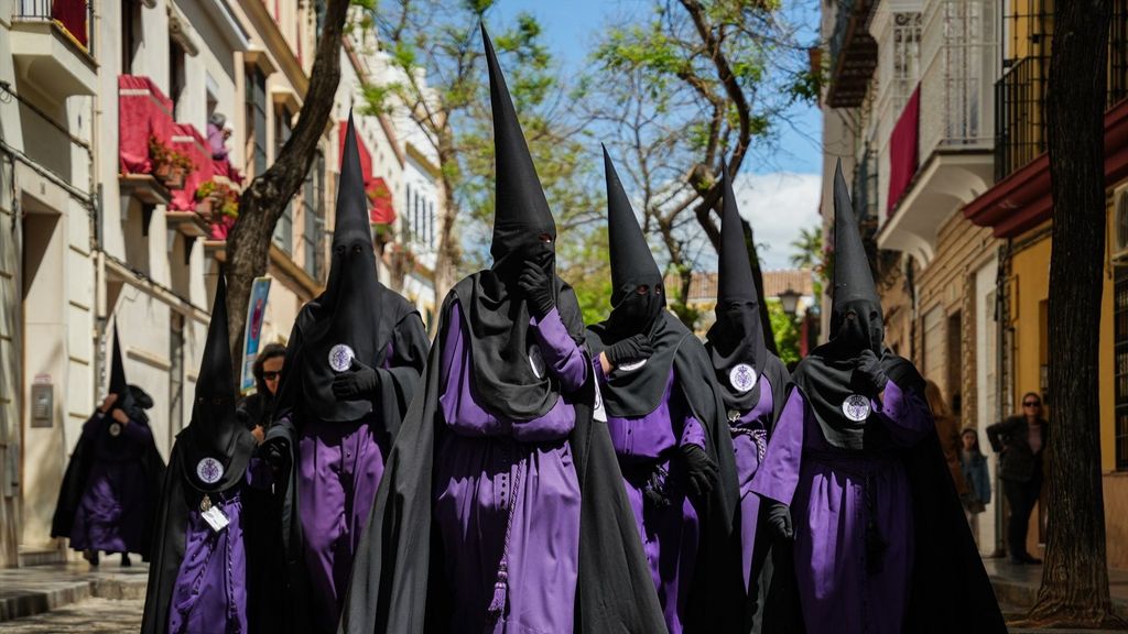 Sevilla disfruta por primera vez de un Miércoles Santo con el recorrido de todas las hermandades
