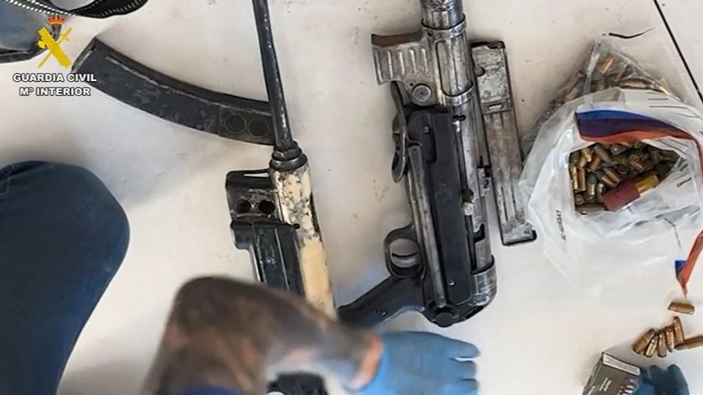 Dos detenidos por atracar con subfusiles de guerra un club de cannabis