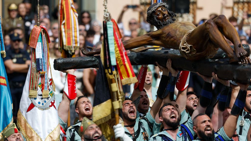 El Cristo de la Buena Muerte desembarca en Málaga: la Legión realiza su famoso desfile gracias al buen tiempo