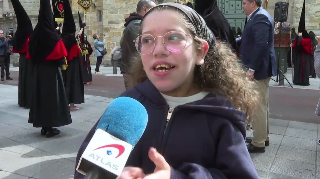 Mailen recibe la ayuda solidaria de una cofradía de Bilbao para su lucha contra una enfermedad rara