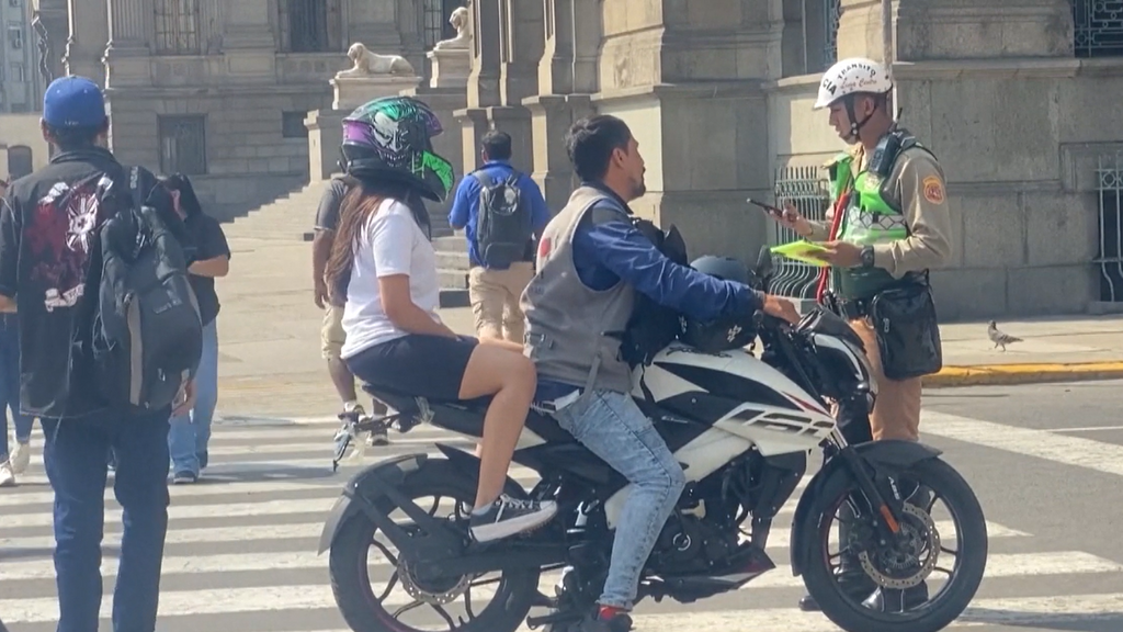 Perú amplía el estado de emergencia: el Gobierno prohíbe las motos con dos ocupantes para evitar asaltos