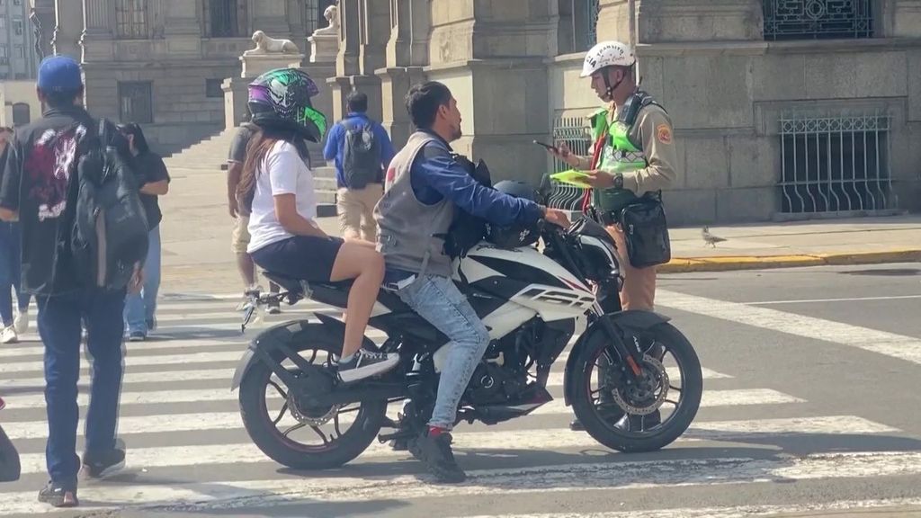 Perú amplía el estado de emergencia y prohíbe circular en moto con acompañante