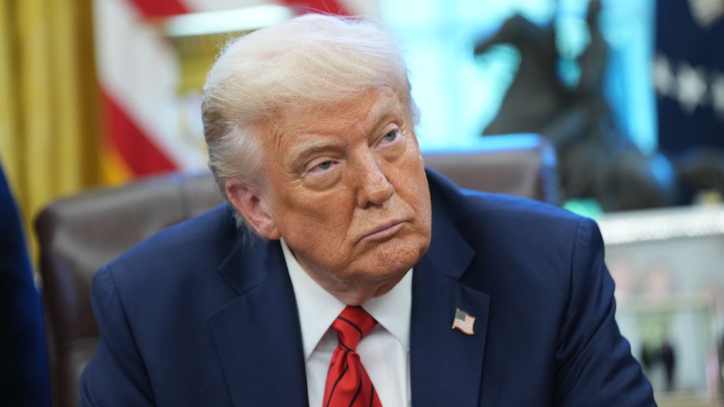 Donald Trump lanza un nuevo aviso: no ha descartado el plan israelí para atacar Irán, aunque reconoce que no tiene "prisa por hacerlo"