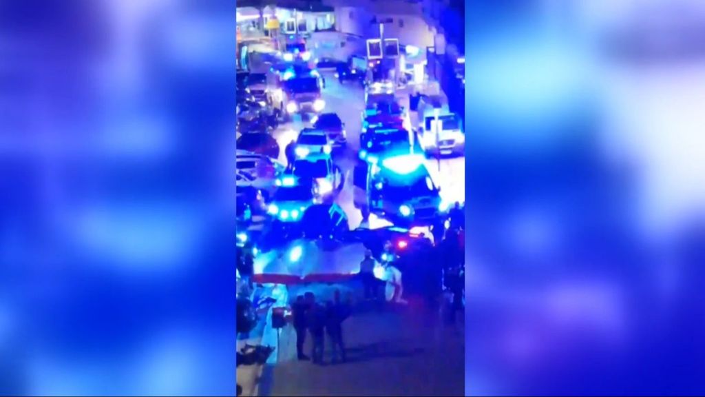 Dos muertos y diez heridos, tres graves, al arrollar un coche una terraza en el paseo marítimo de Fuengirola