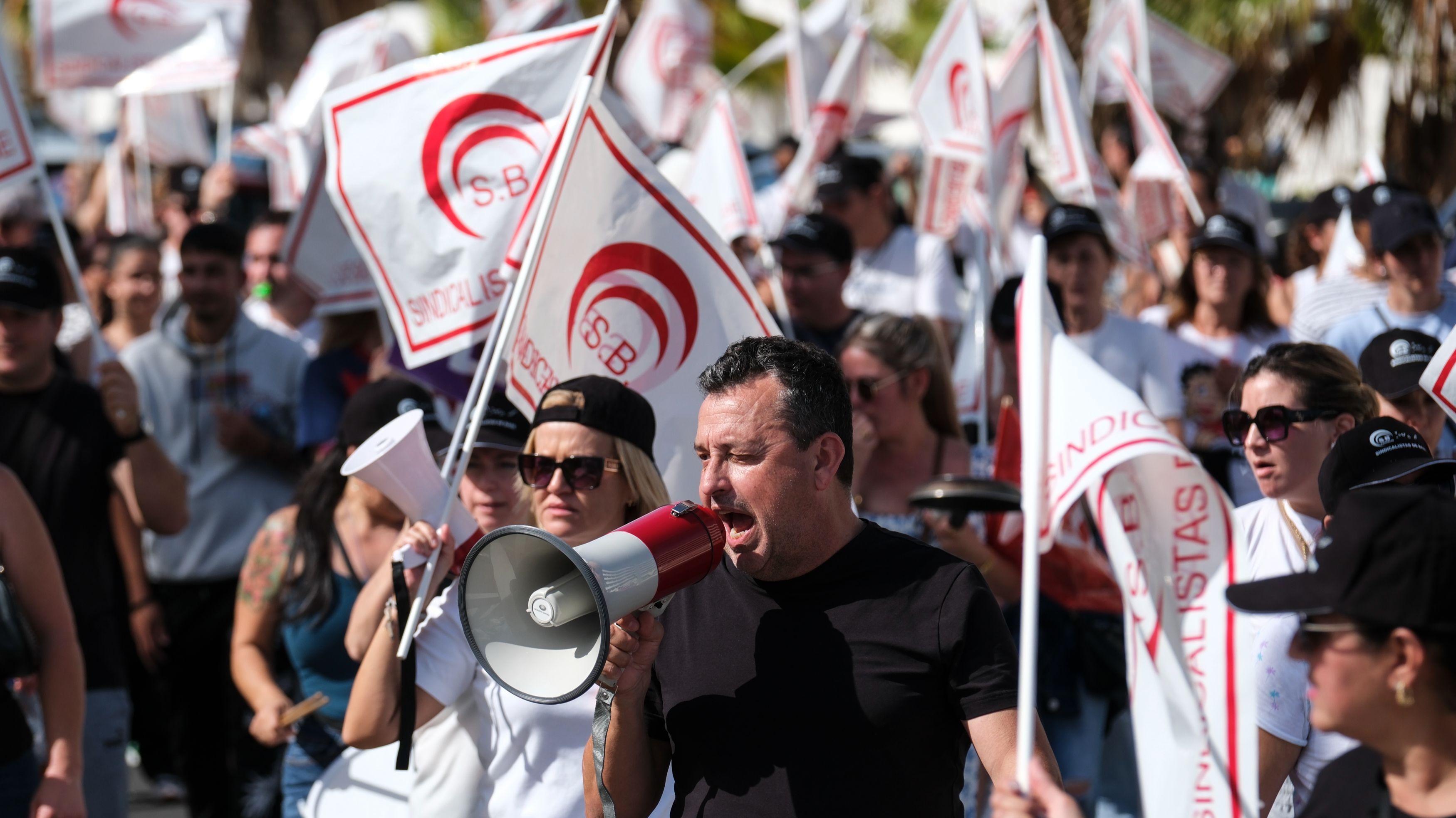 Tenerife, en huelga turística entre reproches por el fracaso de las negociaciones