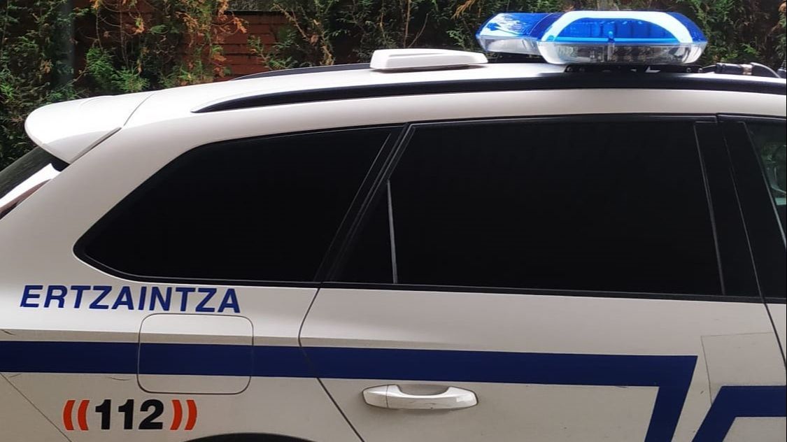 Un vehículo de la Ertzaintza